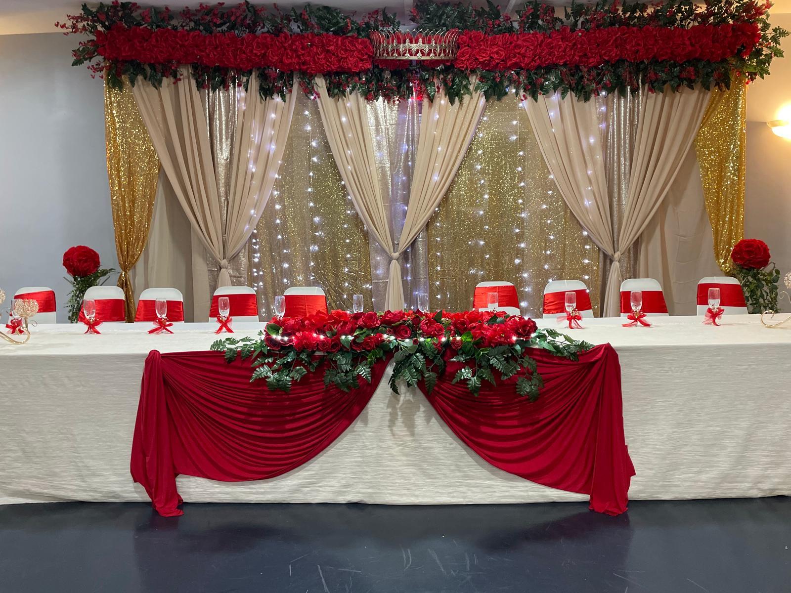 Luxury wedding sweetheart table with crystal décor