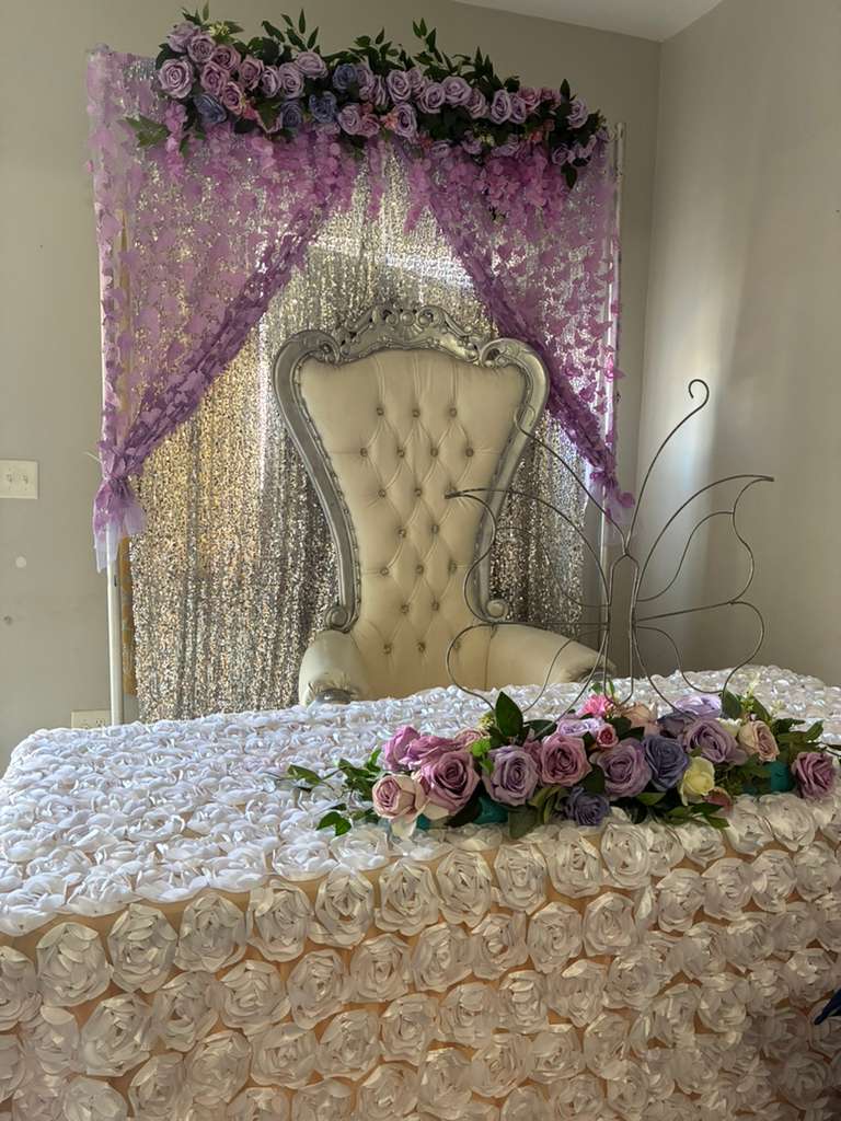 Quinceañera honor table setup