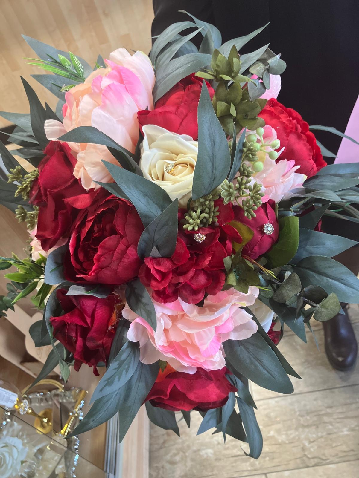 Elegant wedding floral arrangement